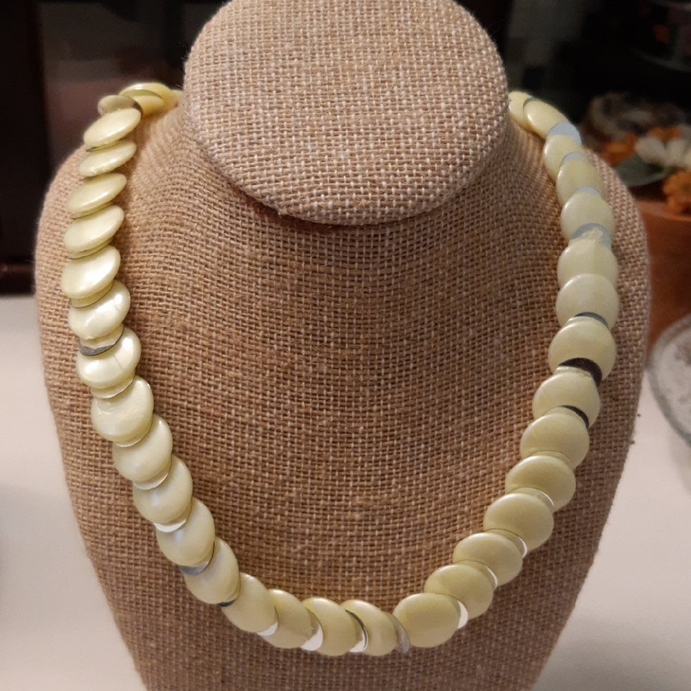 Elegant Cream Necklace